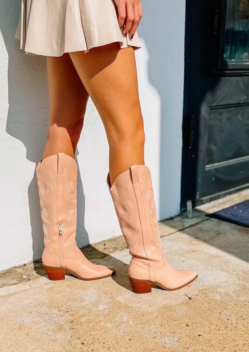 Light Pink Cowgirl Boots in Waynesboro, MS